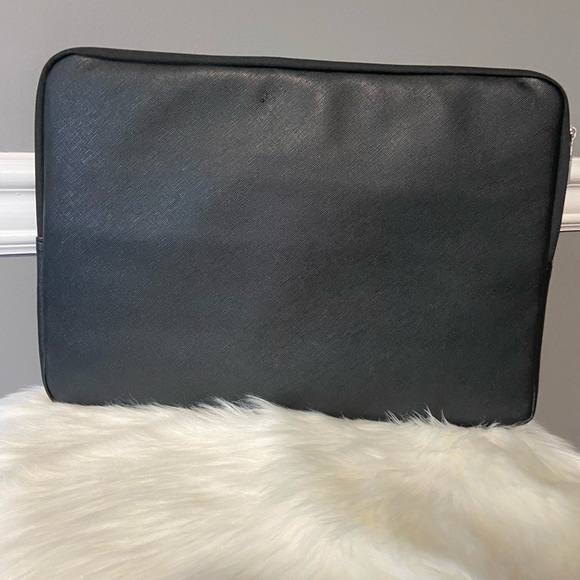 NEW GUESS Laptop or file case - Picture 3 of 8